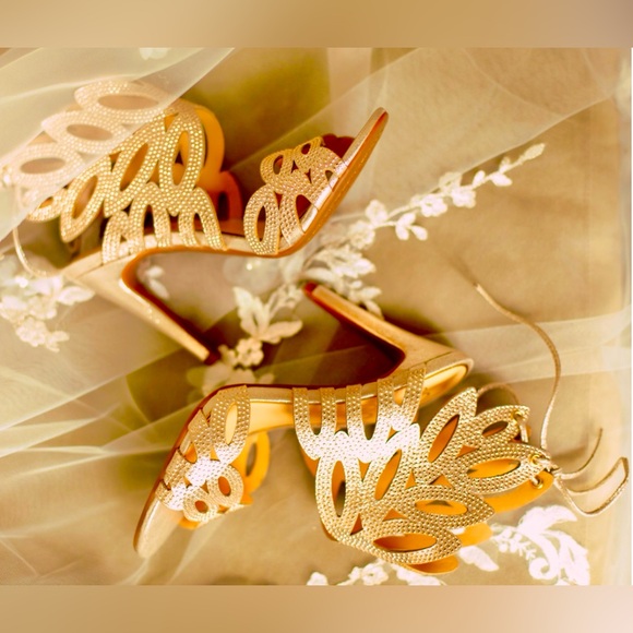 Jessica Simpson Shoes - Fabulous Jessica Simpson pearl gold heels✨